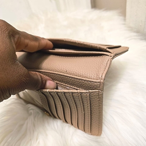 Anne Klien Authentic Slim Bifold Tan Wallet🌴 - Picture 8 of 9